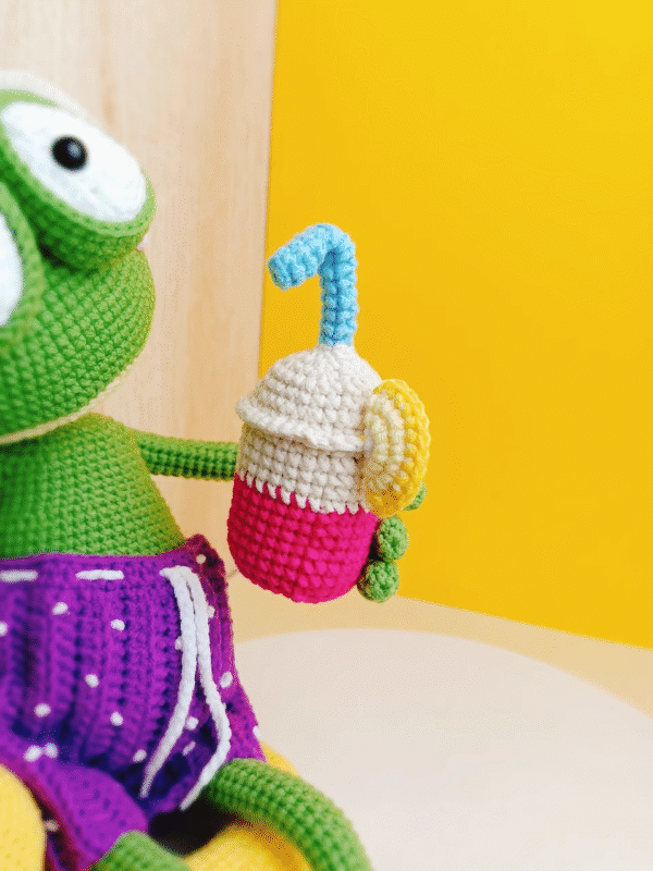 Crochet Swimming frog doll - Image 2