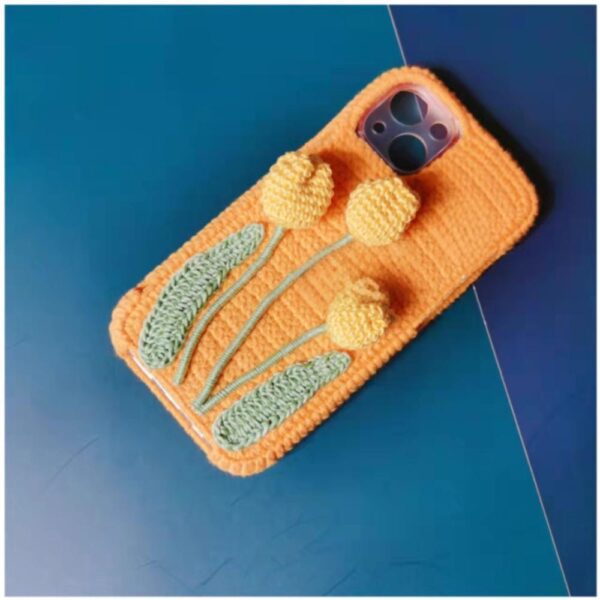Crochet DIY Tulip Phone Case - Image 5